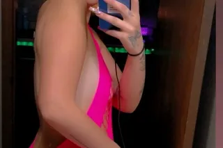 come see ya fav white girl!!💋💋... - Image 2