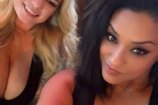 💋💋 2 Beauties with Endless Pos... - Image 3