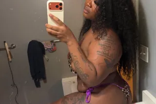 Sexy Bombshell Back In Town🤩🙈🙈... - Image 4