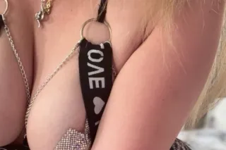 Sweet Treat 🍭👅💦 In town for the weekend ❄✨🐇 - Image 8