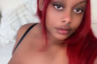 Juicy Tee👅 FAMOUS PORN SLUT 🫦 - Image 3