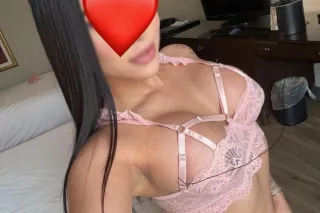 Gem 💕 sexy 22-year-old Colombi... - Image 1