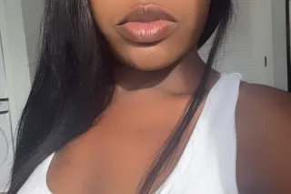 petite with a soft ass😩💕🍑 - Image 6