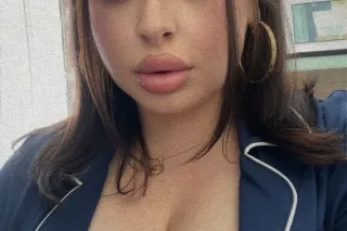 Throat goat 🫦 sexy BBW 💕 Fat wet pussy💕big ass n titties💕 - Image 5