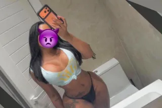 Sexy Latina Come To My Hotel - Image 2