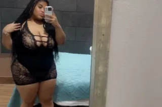 Curvy ThroatGoat Latina👅💦 - Image 5