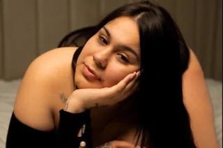 Sexy Thick El Salvadorian Badd... - Image 1