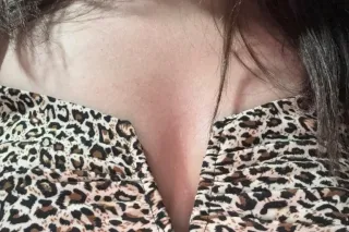 HOTTEST COMMIDITY IN TOWN HAND... - Image 2