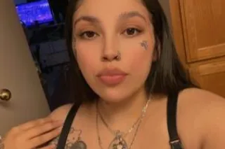 Seductive spanish babe wanting... - Image 2