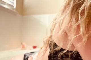 SWEET & DISCREET 💕 BLONDES DO IT BETTER 🤍🥰 - Image 4