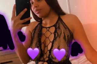 Pretty & Petite 👸🏻💜 - Image 1