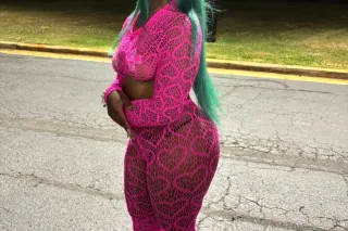 NEW IN TOWN add my ig @Cocoxox... - Image 1