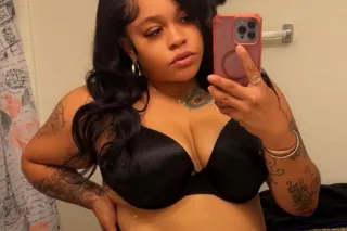 Fresh WAXED pussy🍭 💋 CREAMY PHAT JUICY PUSSY 💋 AVAILABLE NOW - Image 2