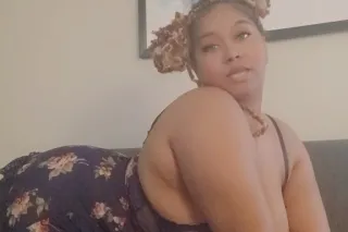 mrs rissa😍🤑💦😍with the bootY in... - Image 4