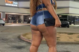 in town tonight looking to have fun 😍💕 - Image 3