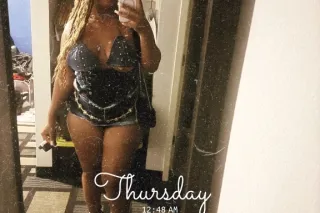 in town tonight looking to have fun 😍💕 - Image 4