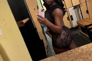 SLIM THICK CHOCOLATE🍫💦😻 - Image 2