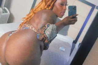 Fat Ass 🍑 Big Titties 😍 Certified Freak💋 - Image 5