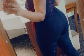 Big juicy wet pussy and a fat ... - Image 4