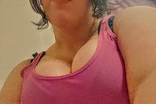 TRAVELING MILF/CONTENT CREATOR - Image 8