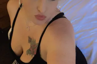 Thick thighs and beautiful eyes will have you hitmatized! - Image 5