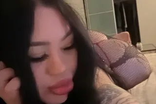 Big booty Latina 👅👅👅👅👅Outcalls Specials 🥰 - Image 9