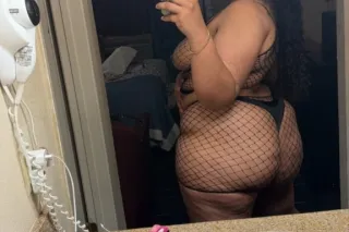 THICK SHIT💦🍑 BEST THROAT AROUN... - Image 2