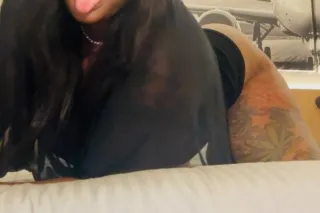 GLIZZY GLOBBLer!!! deep throat specialist !!👁👅👁CAN I b UR ultimate treat 🍭🍫🍬🍪come party wit me !!✔50 INCH ASS!! COME HANG WITH BIG MAMA! - Image 1