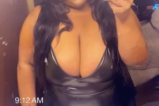 BUSTY BUBBLE BOOTY BBW - Image 1