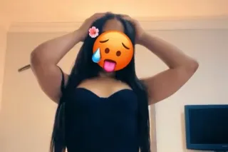 Chica Latina 🥰 - Image 1