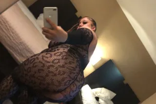 come taste the honey pot 🍯 warm 🥰 wet 💦 soft🍦 and horny 🥴 - Image 3