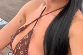 💣LA EXTROVERTIDA AMELIA AL FIN LLEGA A ORLANDO ORLANDO CON CHISPA Y DESCUENTOS - Image 2