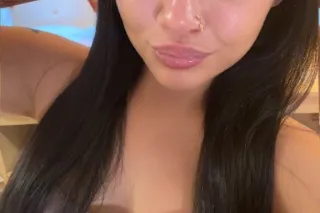 morning snack!🍑 - Image 1
