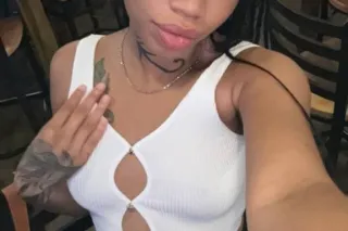 Eat my pussy or anal fuck my a... - Image 4