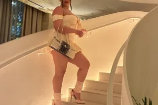 Naomi - 2 Girls - Image 7