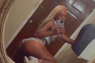 Your Most Favorite Arkansas Slut is intown👅 - Image 1