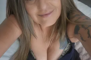 Cum see the Hottest GILF intown. - Image 7