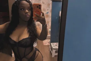 🍾🥂 New In Town Here For A Short Stay 4 Foot 3 Midget / Dwarf Come See Me Before I Leave 💦😏 - Image 2