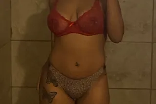 Freshly shaved wet tight pussy 🐱💦 amazing throat (no gagging here 👅) - Image 4