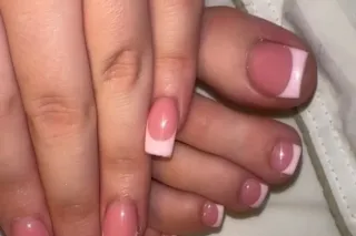 Visiting from boston💋 - Image 2