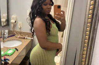 Fuck me on that $$$ daddyyy 😍🤑💦 - Image 1