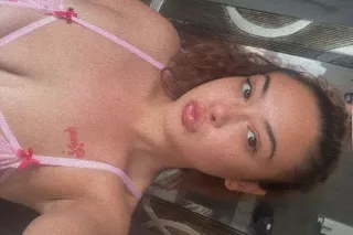 short light skin freckles sexy seductive attiutde 😋❣ - Image 3
