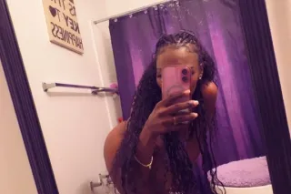 pretty asf with sum good ass pussy 🤏🏾🏆💰 - Image 1