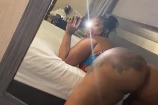 Juicy booty Fine thick shit🩷💦 ... - Image 4