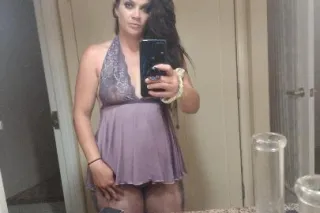 lady in the street - Image 5