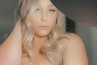 the girl next door 💕💕🔥🔥 OUTCAL... - Image 3