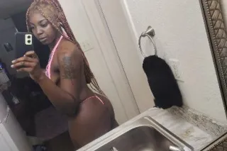 ☺6'2 chocolate goddess here to... - Image 1