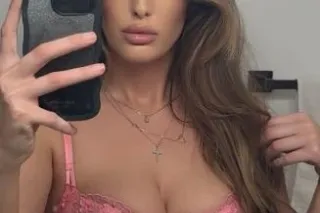 Blonde bombshell with long leg... - Image 3