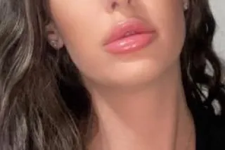 Blonde bombshell with long leg... - Image 4