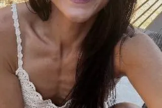 BEAUTIFUL BRUNETTE LIGHT EYES ... - Image 3